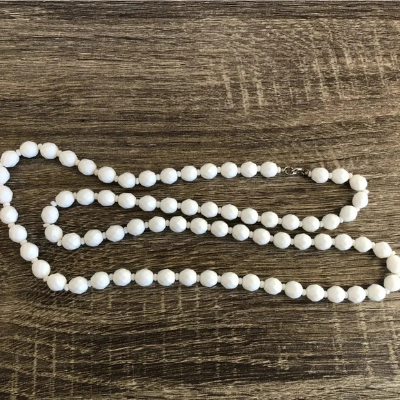 Vtg Faceted Milk Glass Beaded  Necklace - Picture 3 of 5